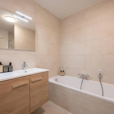 Appartement Seaview With Parking & Balcony Oostende