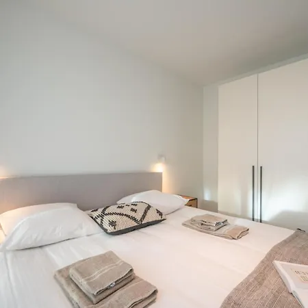 Apartment Seaview With Parking & Balcony