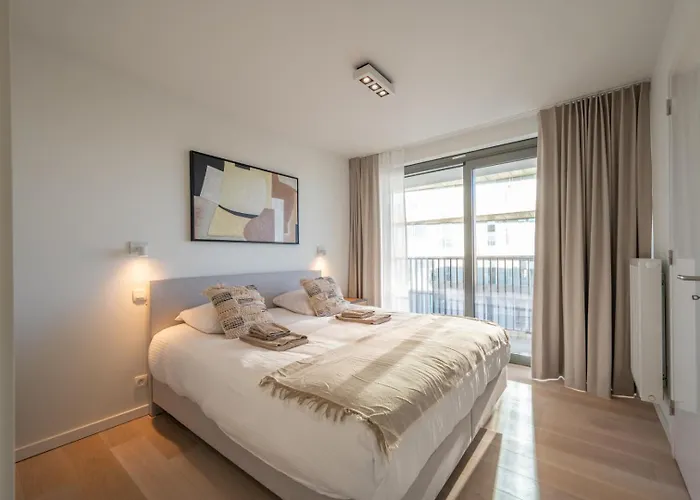 Seaview With Parking & Balcony *