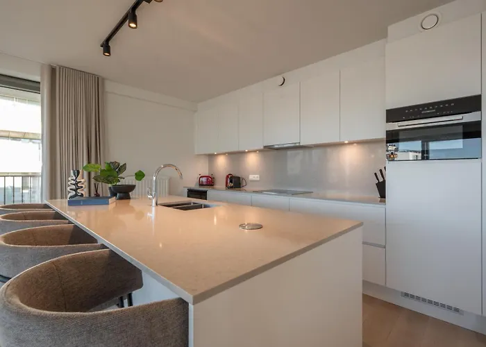 Seaview With Parking & Balcony Ostend