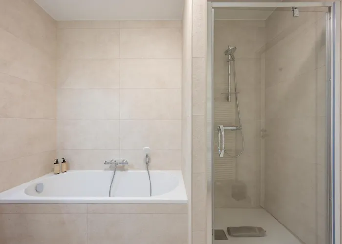 Seaview With Parking & Balcony Apartment *